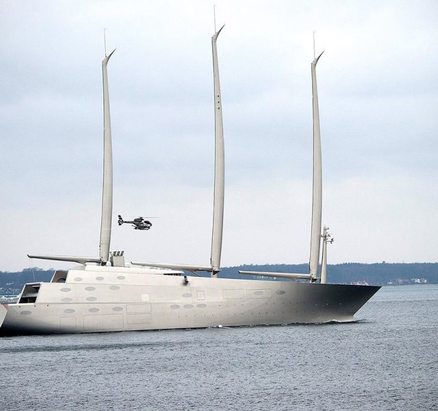 Dev ‘Sailing Yacht A’ mavi sularla buluştu