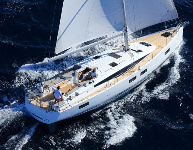 Büyük kardeşinin izinde