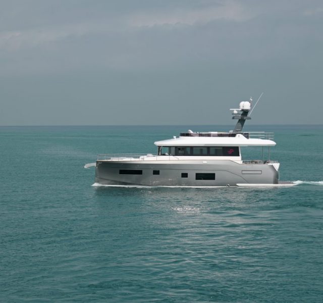 Sirena 56 büyüklerinin izini sürüyor