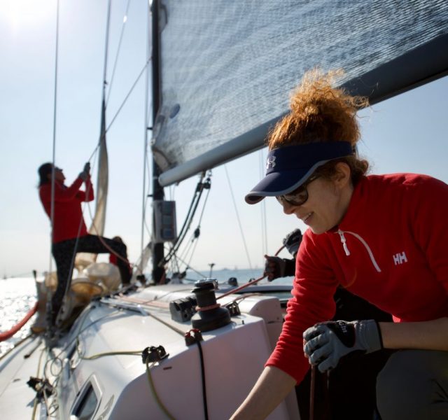 Yelkende kadın dayanışması