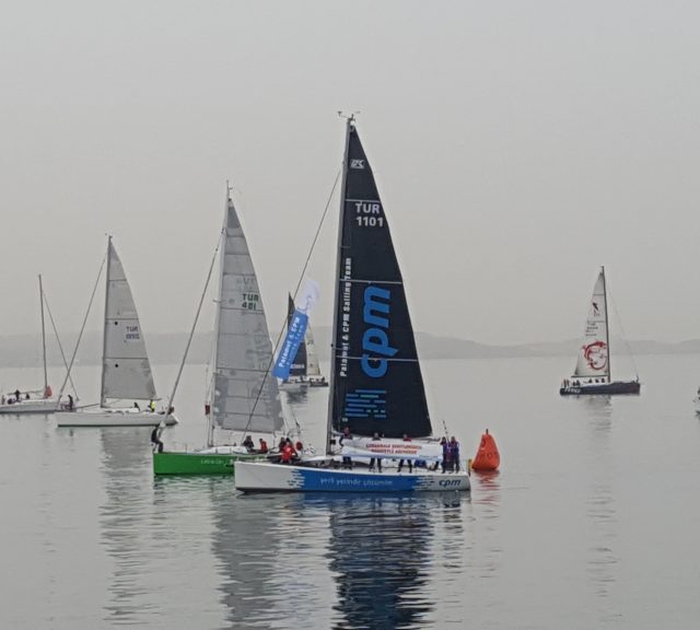 Çanakkale şehitleri için yelken açtı