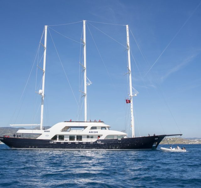 Tuzlu sularla buluştu