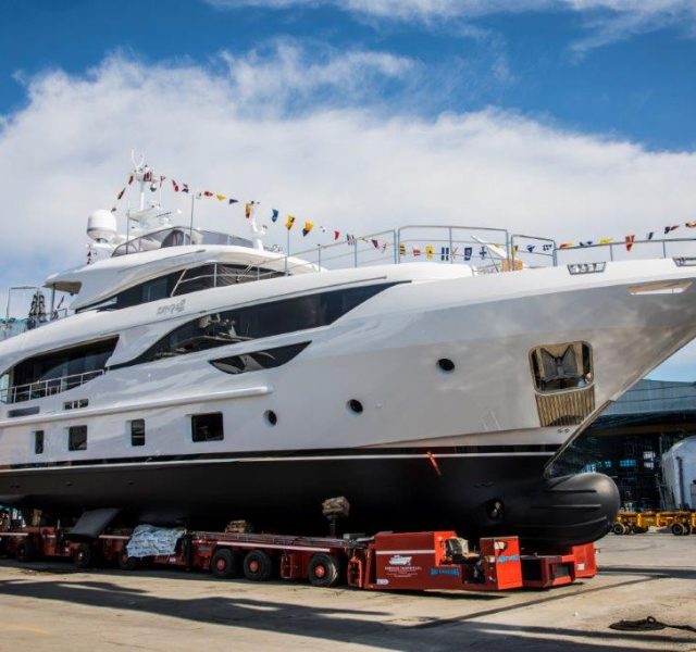 Benetti üçüncü Delfino 95’i Zehra’yı tanıttı
