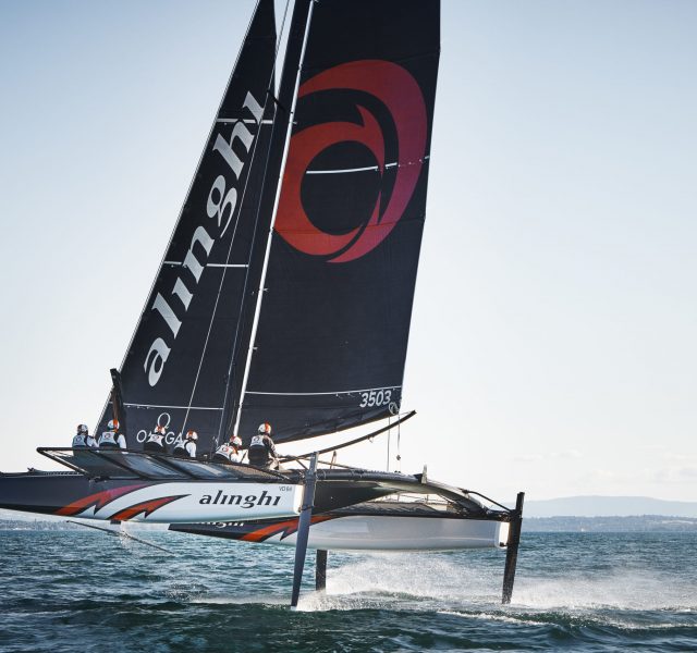 OMEGA ve ALINGHI Ortaklığında yeni bir Speedmaster