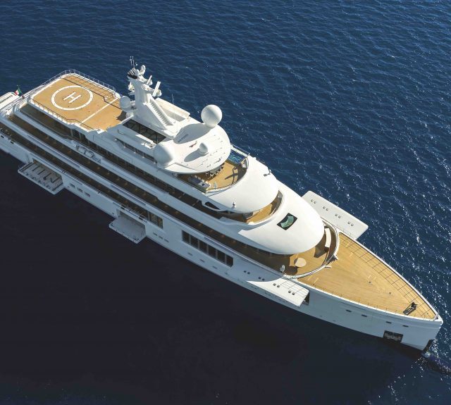 LUMINOSITY: IŞILTILI BİR CAM SARAY