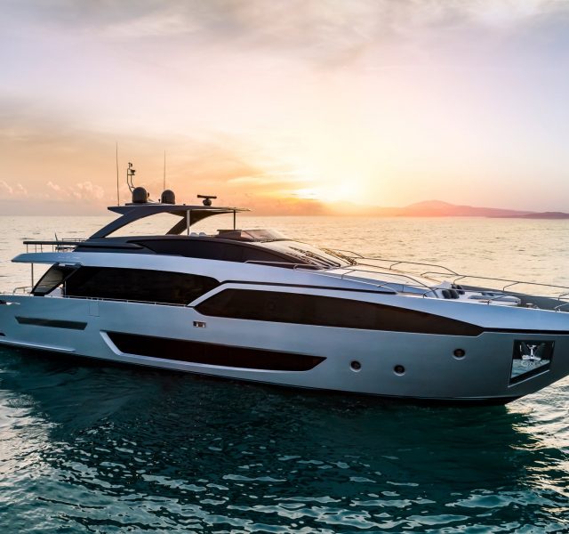 Riva flybridge serisinin son üyesi 90’ Argo göz alıyor