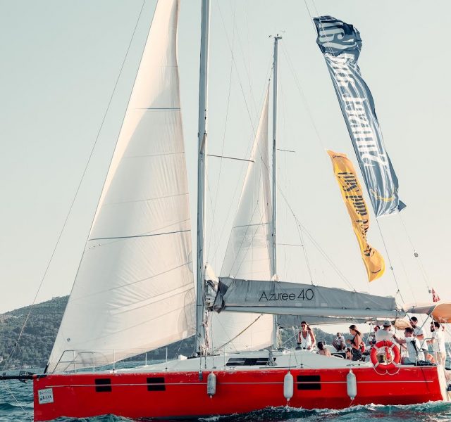 Yelken açıp gitmek isteyenler burada mı?