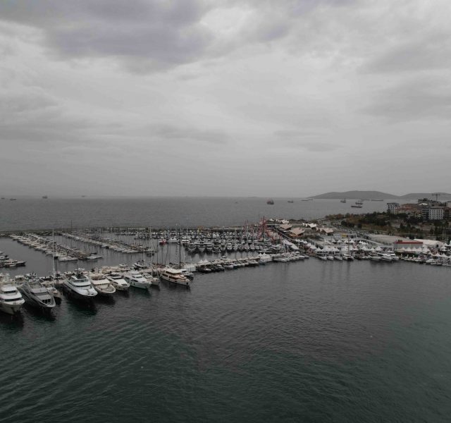 Büyükler sırada küçükler hayallerde