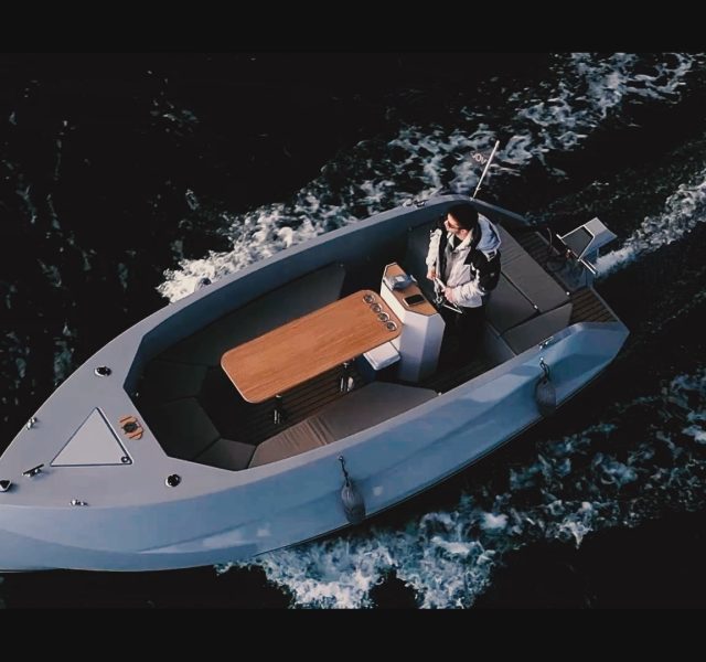 Güneşe döndük yüzümüzü  